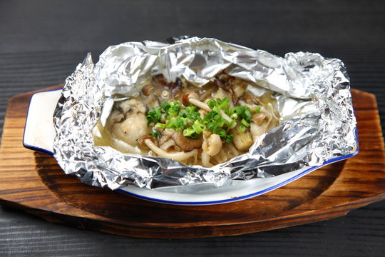 Foil Grilled oysters with mushroom