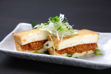 thick deep-fried tofu stuffed with Pork