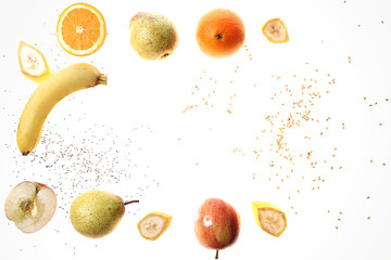 Pomarańcza, gruszka jabłko, banan nasiona chia i siemię lniane na białym tle - obrazy, fototapety, plakaty