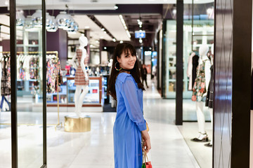 Obraz premium Shopping Concept. Asian girls are shopping in the mall. Beautiful women are happy to shop in the mall. Beautiful girl walking in the mall.