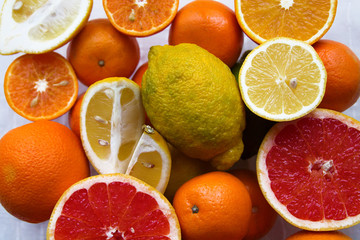 Fototapeta na wymiar many sliced citrus fruits are on the table