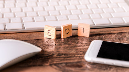 Lettres sur pieces en bois : EDI