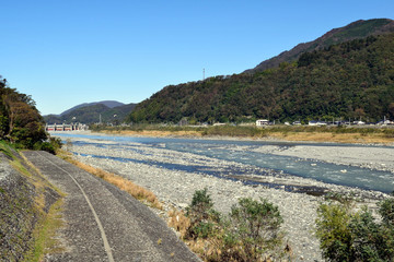 富士川と遊歩道
