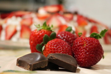  Strawberry cake with chocolate