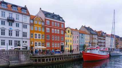 Fototapeta na wymiar The colorful row of buildings along the waterfront at the Nyhavn district in Copenhagen
