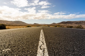 Fototapeta na wymiar road views in fuerteventura desert