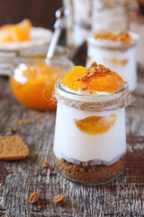 Mini cheesecake with apricots in two cups