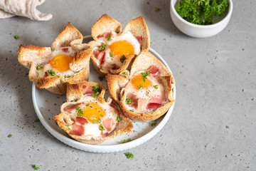 Baked egg, bacon and toast cup for breakfast brunch.