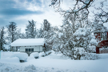 Des maisons recouvertes de neige à Tromso en Norvège du nord (Scandivanie)