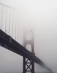 Photo sur Plexiglas Pont du Golden Gate Heavy morning fog surrounds the Golden Gate Bridge