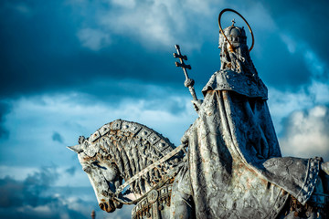 Obraz premium Equestrian statue of King Stephen I (Szent Istvan kiraly) at Fischer Bastion. Budapest, Hungary