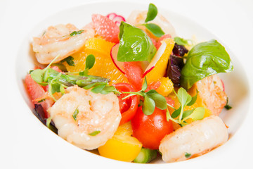 Shrimp, vegetables and fruit salad (with tomato, asparagus, radish, grapefruits, basil)