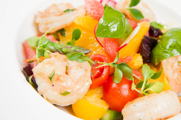 Shrimp, vegetables and fruit salad (with tomato, asparagus, radish, grapefruits, basil)