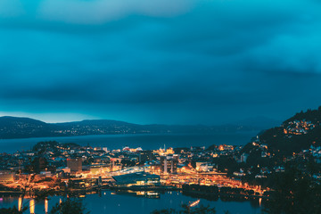 Fototapeta na wymiar View Cityscape of Bergen and harbor from mountain top, Norway