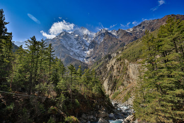 Fototapeta na wymiar Valley on the Annapurna circuit between Bhratang and Upper Pisang, Himalaya, Nepal