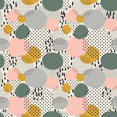 Afwasbaar behang trendy naadloos patroon van geometrische vormen en doodles. Kleurrijke patroon memphis-stijl © gigirosado