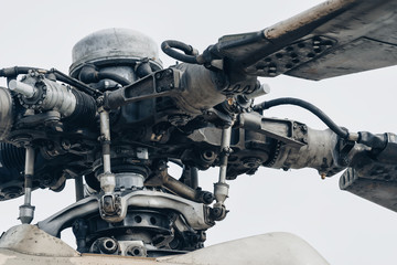 Close-up de détail de pale de rotor d& 39 hélicoptère militaire