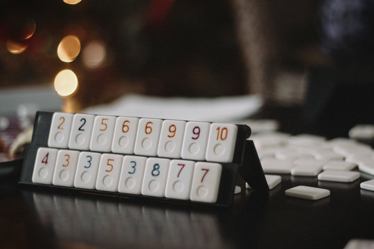 Family Game at homme during Christmas