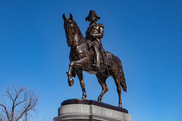 Fototapeta premium Boston, USA- March 01, 2019: The George Washington Statue in Boston Public Garden is one of the most attractive monuments in the city, and was sculpted by artist Thomas Ball