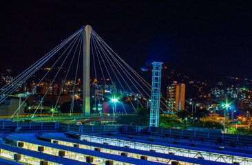 Fototapeta na wymiar puente de medellin colombia