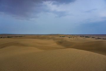 Fototapeta na wymiar Dawn over the sand dunes of the desert in Rajasthan, India
