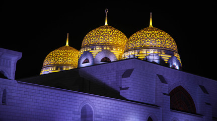 Beleuchtetet Kuppeln der Al Ameen Moschee, Oman