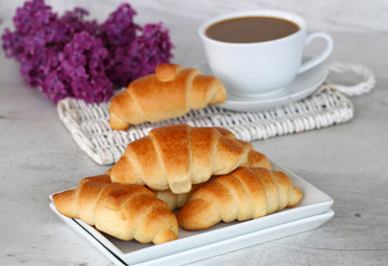 Croissant mit Kaffee