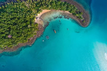 Crédence de cuisine en verre imprimé Plage de Seven Mile, Grand Cayman Amazing island with sand beach green tree forest aerial view
