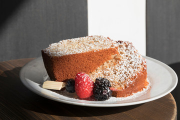 Fetta di torta con carote