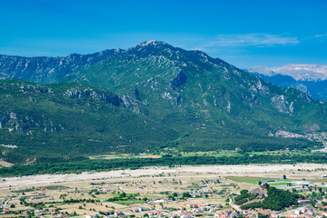Fototapeta na wymiar city in a mountain valley in greece