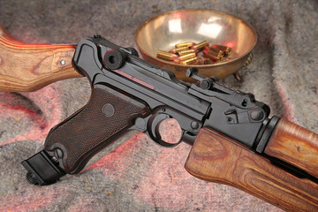 Pistole Kalasch. Luger