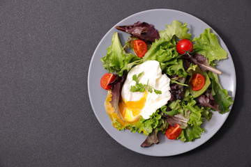 vegetable salad with poached egg