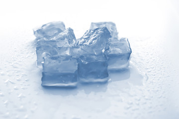 Obraz premium ice cubes on a white background.
