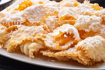 Chiacchiere  dolci fatte in casa 
