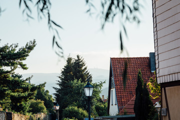 Über den Dächern von Wernigerode mit Blick Richtung Brocken