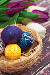 Obraz na płótnie Canvas Easter eggs and tulips on wooden planks