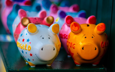 Obraz premium Colorful ceramic pig shape copycats on the wooden shelf
