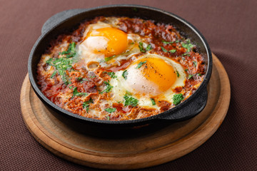 shakshuka in the pan