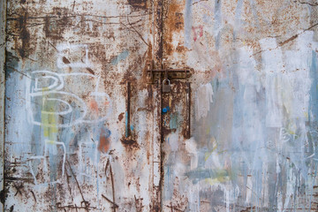Rusted painted graffiti metal door texture - Bilder