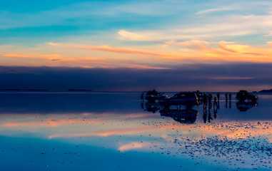 Breathtaking Salar de Uyuni mirror spacious area with tourists