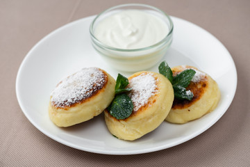 pancakes with powdered sugar and sour cream