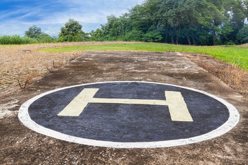 Obraz premium Heliport on peak of mountain with blue sky