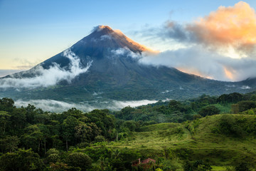 Arenal Volcano, Costa Rica - obrazy, fototapety, plakaty