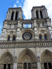 Fototapeta na wymiar Notre Dame Cathedral, facade, clear day, Paris, France