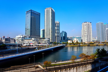 Fototapeta na wymiar 引き込み線と横浜ポートサイドの景色