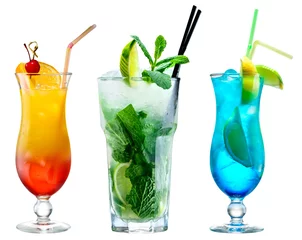 Foto op Plexiglas klassieke cocktails geïsoleerd op witte achtergrond © smspsy