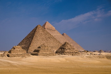 Fototapeta na wymiar Die großen Pyramiden von Gizeh