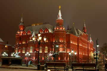 Fototapeta premium Beautiful night winter view in the center of Moscow on the building of the Historical Museum. Russia