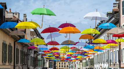 Pluie de parapluies sur Carouge