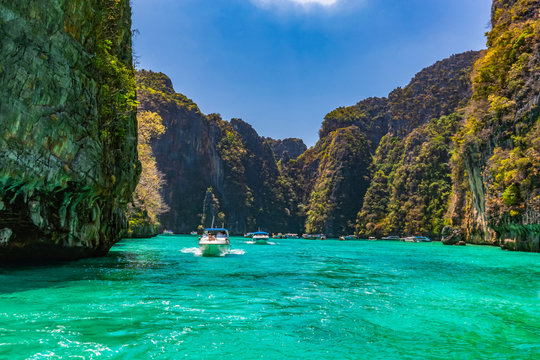 Take a boat to see the beauty of Phi Phi Leh at Pileh Bay and Loh Samah Bay.